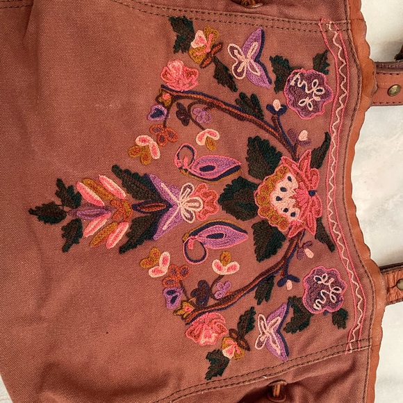 Midsize Lucky Brand Bag with hand crocheted details - Picture 2 of 3